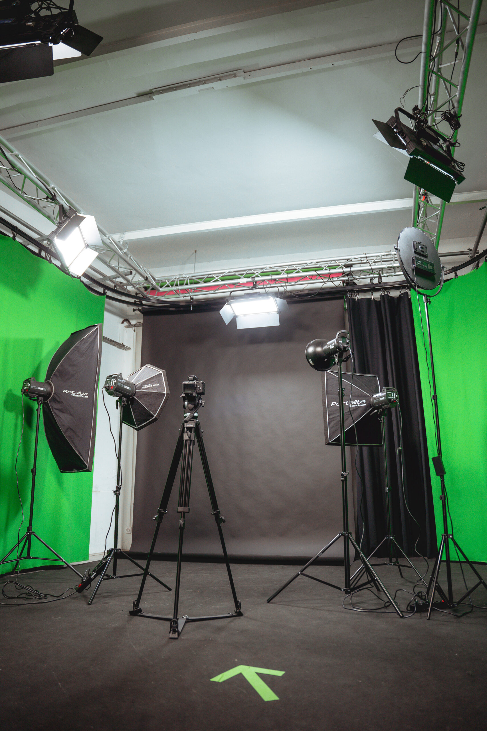 Plateau du studio vidéo i3a à Lyon prêt pour l'enregistrement d'un podcast
