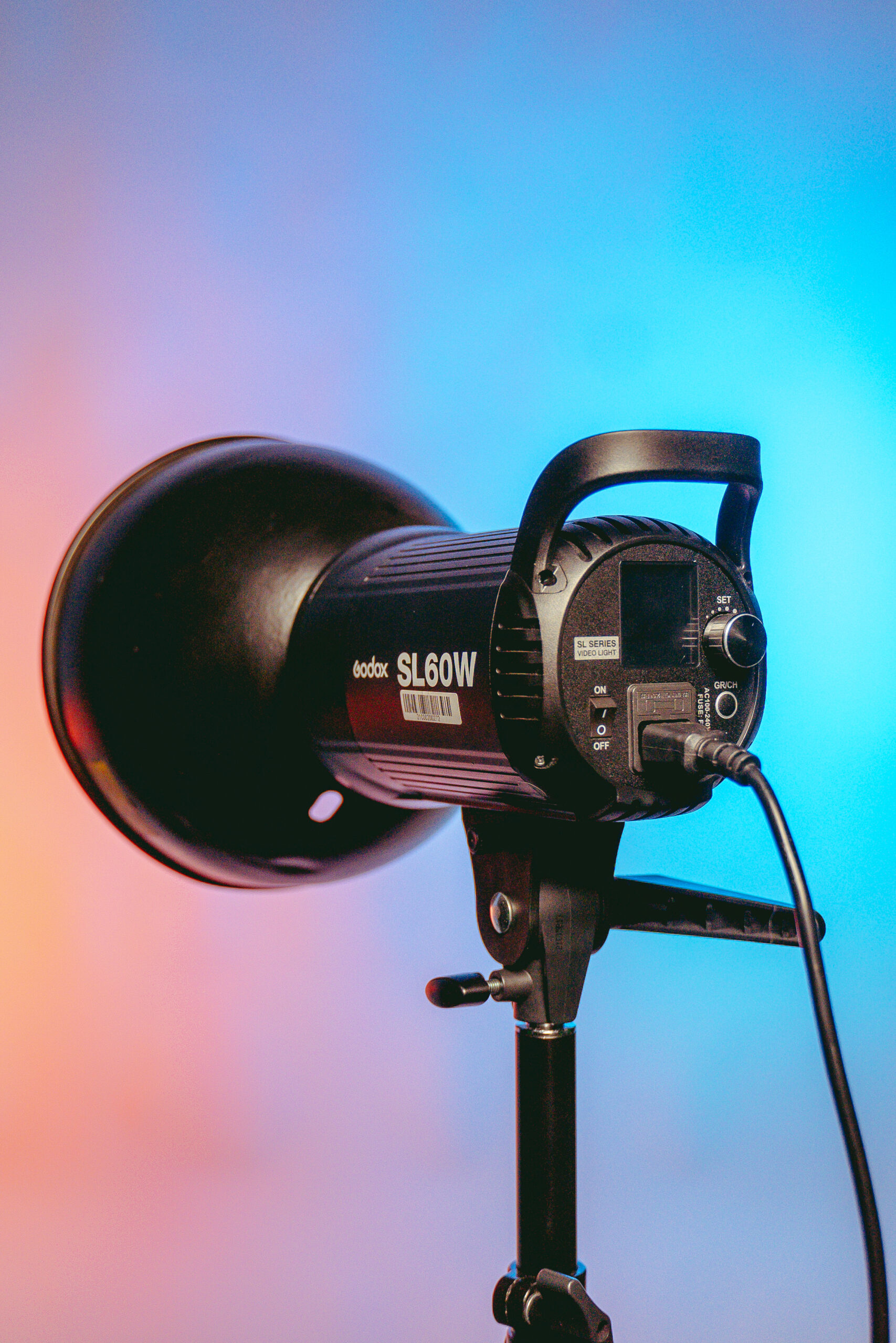 Projecteur d'éclairage professionnel dans le studio vidéo i3a